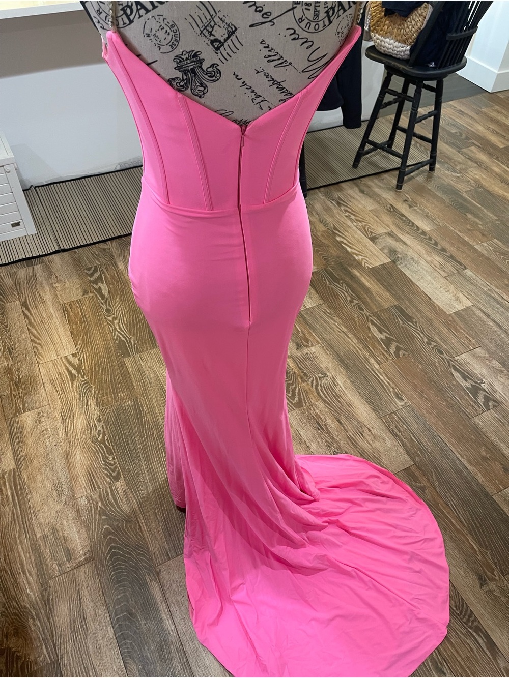 Beautiful Ashley Lauren~at a steal! Glamorous Pink Beaded-Shoulder Gown - Picture 4 of 8